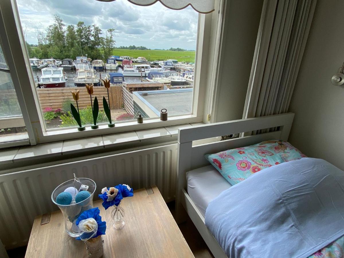 Huis Bij Het Water Met Sloepje Jutrijp Eksteriør bilde